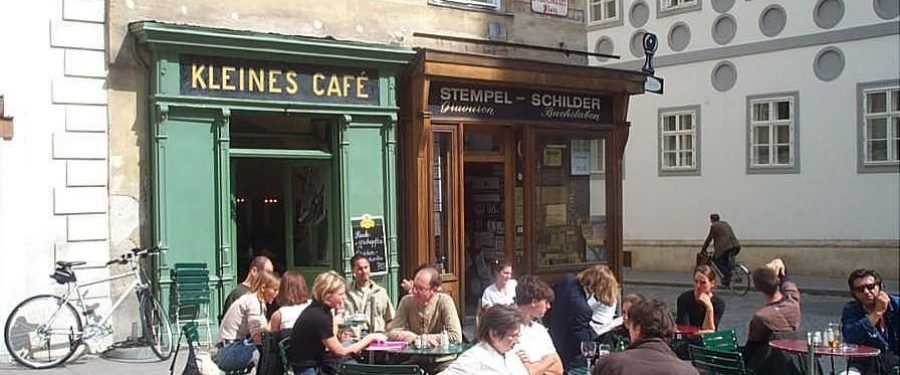 Kleines Cafe Vienna, Austria : Nikmatnya Kopi Dalam Romantisme Before Sunrise