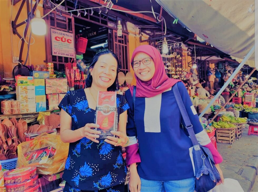 Tertawa Bersama Ibu Dong di Central Market Hoi An